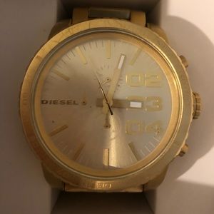 Big face watch gold